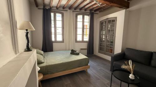 Postel nebo postele na pokoji v ubytování Studio dans le centre ancien