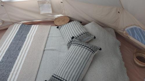 Postel nebo postele na pokoji v ubytování tipi nature,spa privé et petit déjeuner inclus