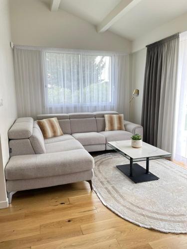 Photo de la galerie de l'établissement Belle maison climatisé et avec piscine pour 8 personnes, à Aix-en-Provence