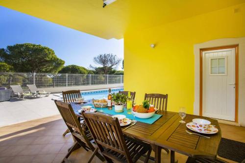 Villa Quinta dos Bicos by Villa Plus