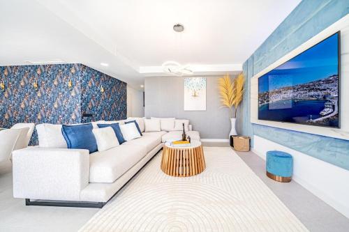 Fabulous modern sea view bliss