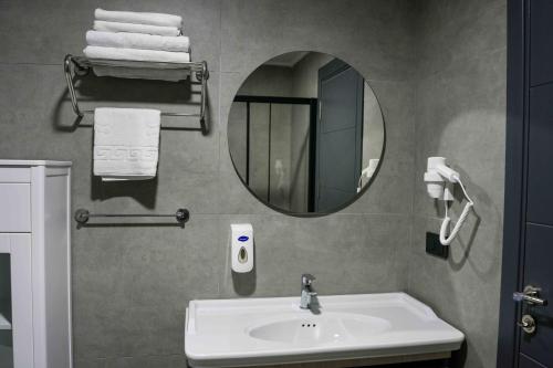 Ένα μπάνιο στο Demederon Hotel