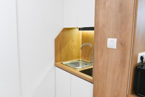 Η κουζίνα ή μικρή κουζίνα στο Lois Apartment