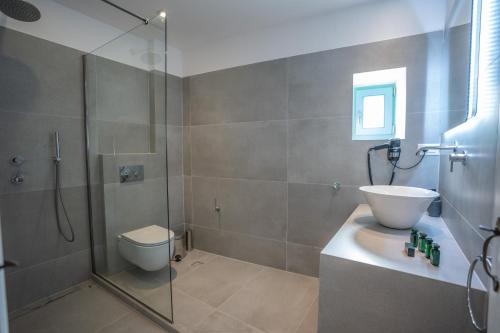 Koupelna v ubytování Kimolos Vibes Suites