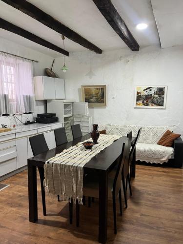 a kitchen and dining room with a table and chairs at Cottage Modrich in Struga