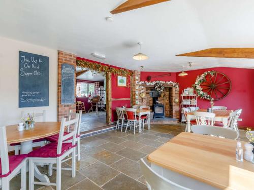 3 Bed in Worcester CC082にあるレストランまたは飲食店