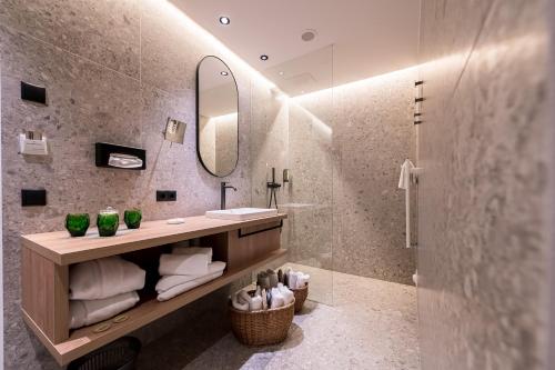 Ein Badezimmer in der Unterkunft Kronplatz-Resort Hotel Kristall