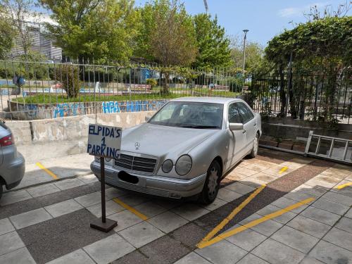 Elpidas houses #1 Private parking