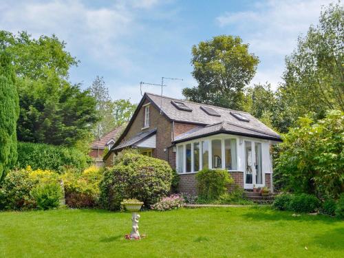 a small house with a yard with a doll in the grass at The Coach House in Southampton