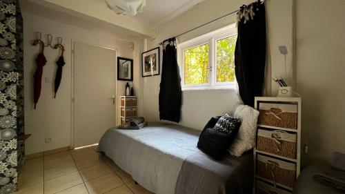 a bedroom with a bed and a window at La Grange au beau milieu des Pins in Lacanau