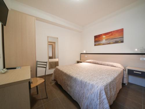 Postel nebo postele na pokoji v ubytování Hotel MARINELLA parking wi-fi spiaggia attrezzata