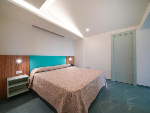 Postel nebo postele na pokoji v ubytování Hotel MARINELLA parking wi-fi spiaggia attrezzata