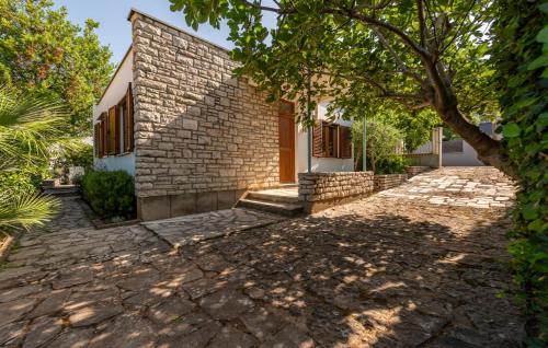 Gorgeous Home In Zadar With Wifi