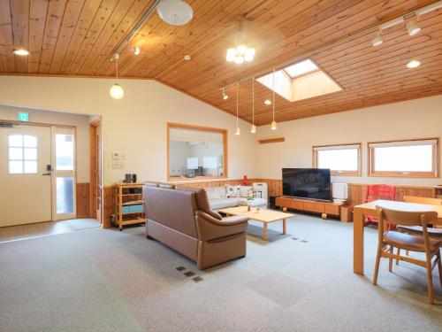 TV a/nebo společenská místnost v ubytování Urayasu Horie House -浦安堀江ハウス- Disneylandまで約30分 Wi-Fi 駐車場付で1棟貸切