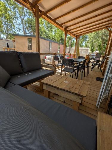 Mobile-home, terrasse, pour 6 à 8p, Camping domaine de la Yole 5 étoiles