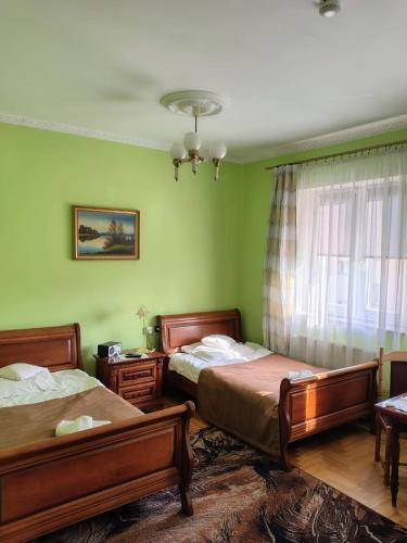 Postel nebo postele na pokoji v ubytování Hotel Jagielloński