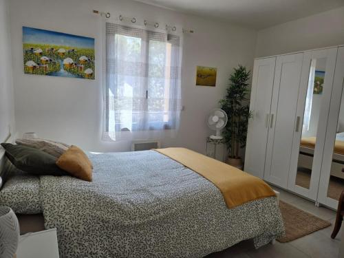 a bedroom with a bed and a window at Sunny break in Salasc in Salasc