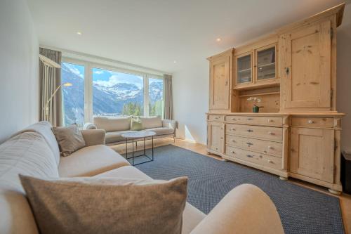 Viktoria A44 by Arosa Vacations, exklusives App im Zentrum mit privater Garage & Panoramablick