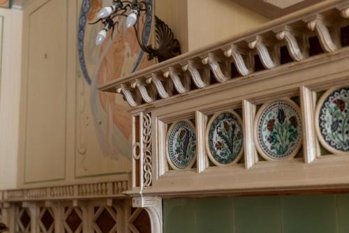 a bunch of plates on a shelf in a room at Guest house SAL E PEDRA in Villanueva de Arosa