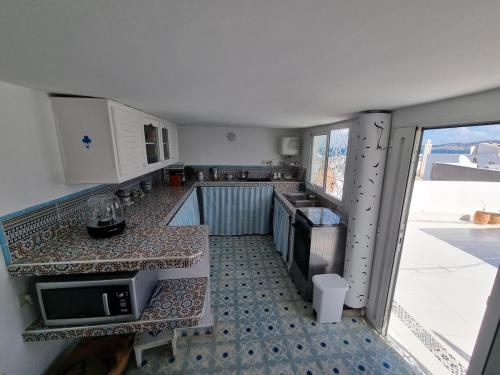Tangier Medina Riad Sea View and Spainにあるキッチンまたは簡易キッチン