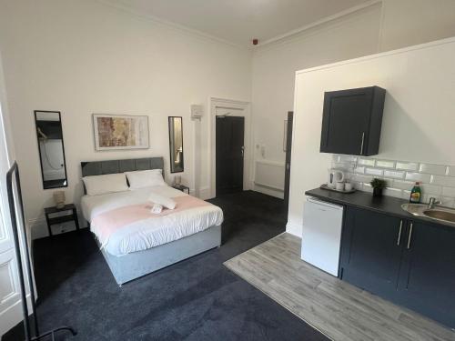 Ένα ή περισσότερα κρεβάτια σε δωμάτιο στο Park one beds