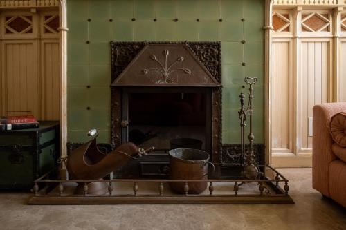 a fireplace in a living room with a bowl in front of it at Guest house SAL E PEDRA in Villanueva de Arosa