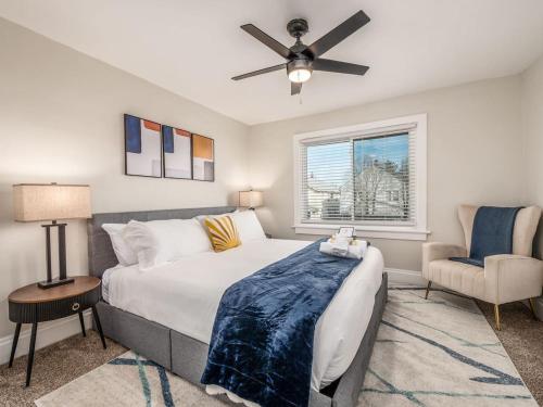 Ένα ή περισσότερα κρεβάτια σε δωμάτιο στο Oakwood Charm Family-Friendly 3BR Getaway