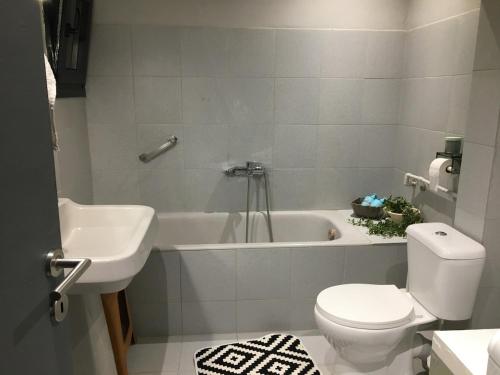 Spacious 3bd flat next to the city center