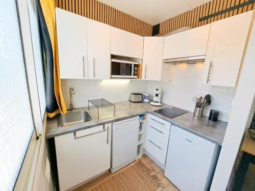 Een keuken of kitchenette bij Les Amoureux