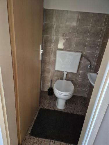 Bilik mandi di Apartmani Hrc