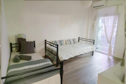 Small budget studio center1