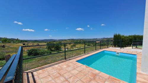 The swimming pool at or close to Mirador del Sotillo