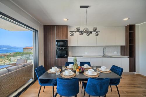 Tinas Place - Sea-View, Pool & Barbecue