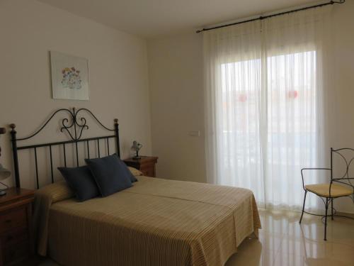 a bedroom with a bed and a large window at Apartamentos Las Brisas 3-2 in Torroella de Montgrí