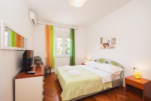 a bedroom with a bed with two towels on it at Spinut Urban Retreat in Split