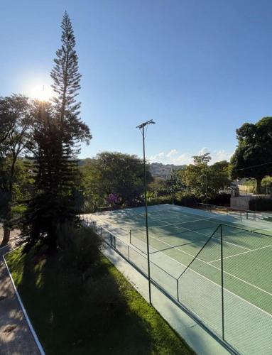 a tennis court with a net on top of it at Atibaia Residence Hotel & Resort in Atibaia