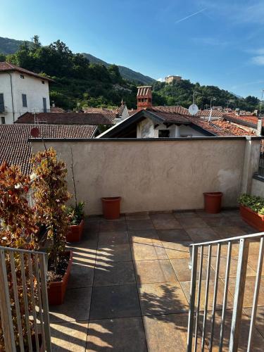 a balcony with potted plants and a fence at Villa Soleil in Colleretto Giacosa