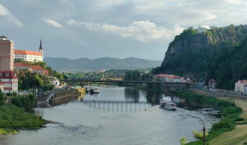 Symbiola River Apartments