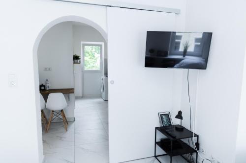 Televiisor ja/või meelelahutuskeskus majutusasutuses Nord-Apartment 2 I 2 Zimmer mit WLAN & Fußbodenheizung