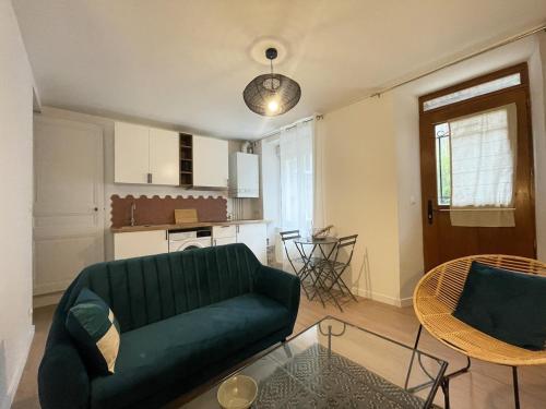 Charming Cozy Cottage Palaiseau Center