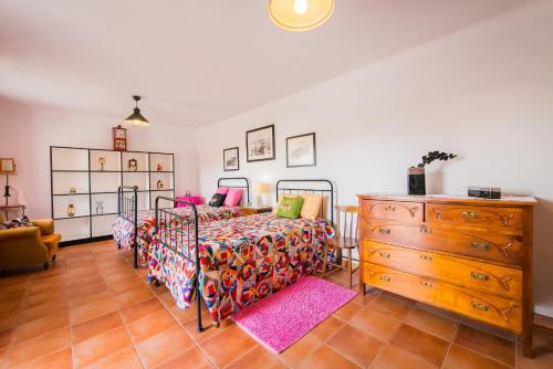 מיטה או מיטות בחדר ב-Adega Pedra do Lagar