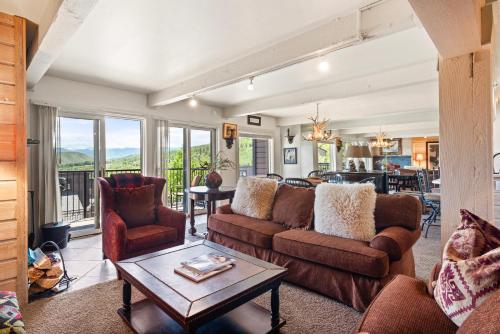 Ruang duduk di Snowmass Mountain by Snowmass Vacations