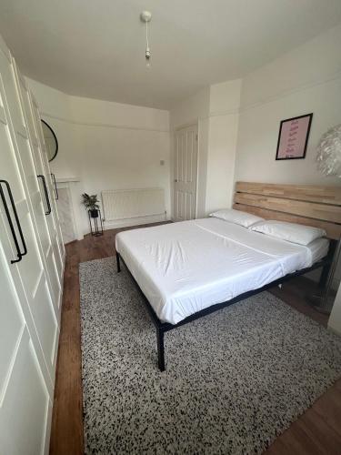Katil atau katil-katil dalam bilik di Stylish BR3 Flat Direct train to LDN Bridge and Waterloo and Charing X