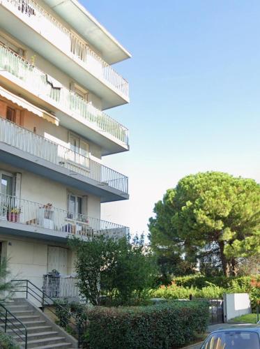 Grand F3 lumineux 55 m proche centre, plages, balcon, clim