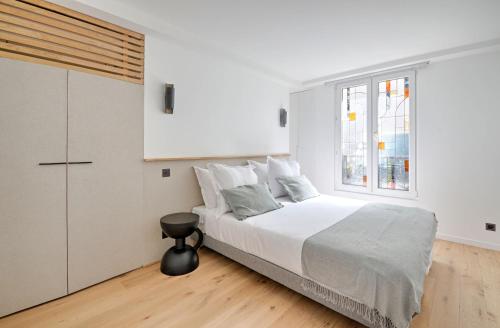 Louvre & Seine Luxury new 3BR Full AC By Melvane