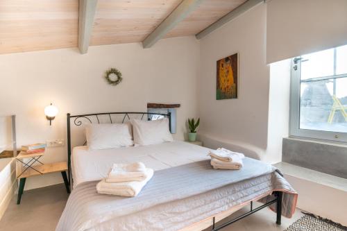Postel nebo postele na pokoji v ubytování Casa Ellini unique & spacious by 8essentially