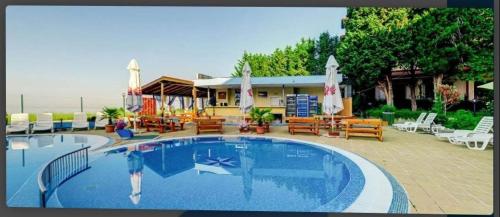 Bazén v ubytování Dream holiday Ravda nebo v jeho okolí