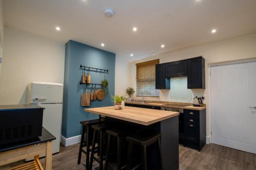 Kuchyň nebo kuchyňský kout v ubytování Two Bed House in Castle Donington