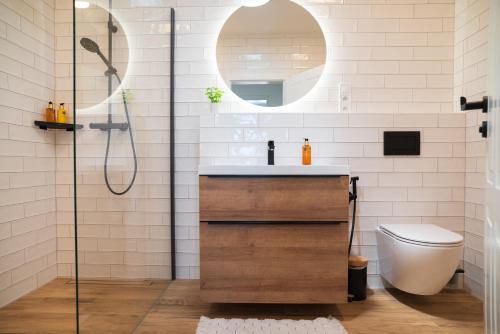 Un baño de Sunset Apartments