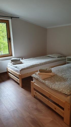 Ένα ή περισσότερα κρεβάτια σε δωμάτιο στο Apartamenty Marii Kawik